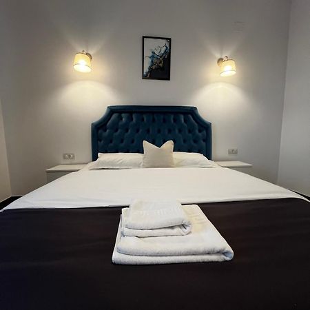 Cochet Boutique Hotel Targu Jiu Bagian luar foto