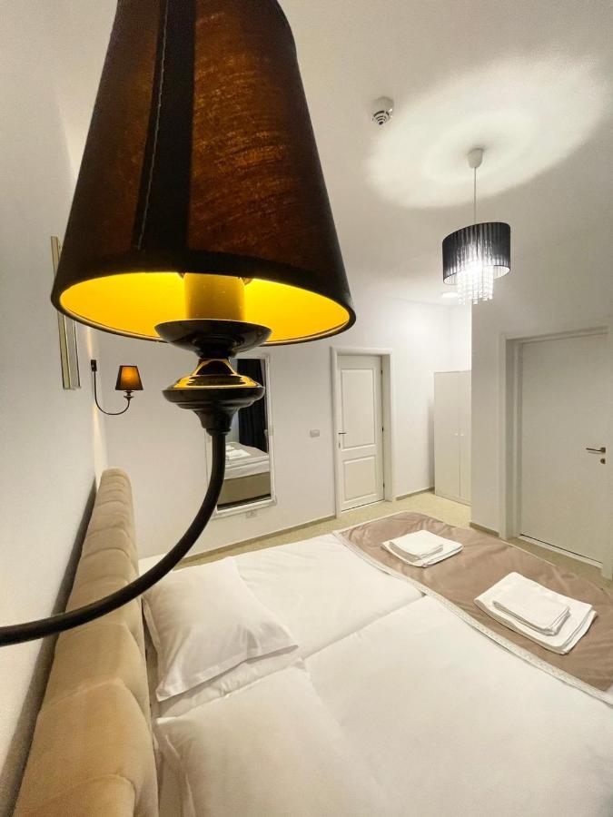 Cochet Boutique Hotel Targu Jiu Bagian luar foto