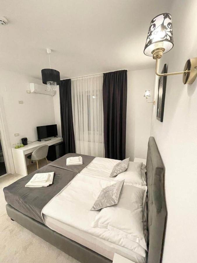 Cochet Boutique Hotel Targu Jiu Bagian luar foto