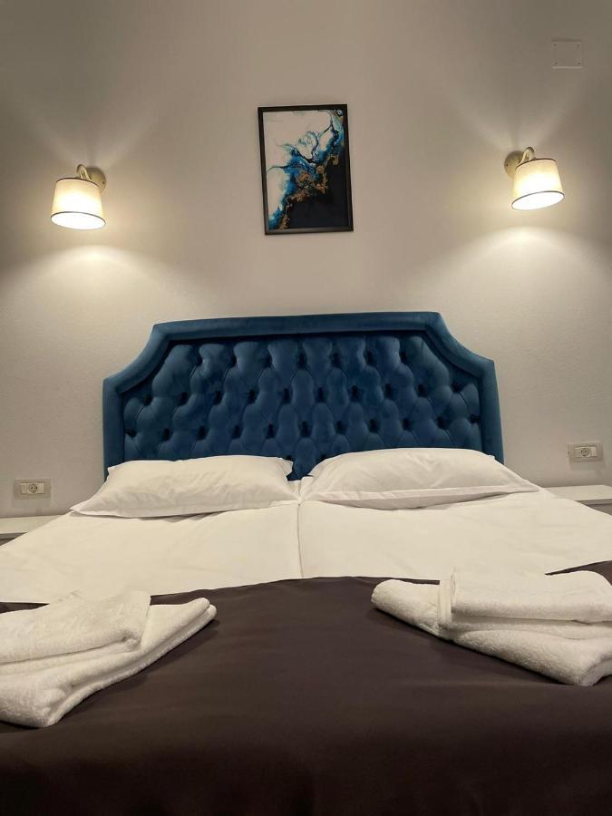 Cochet Boutique Hotel Targu Jiu Bagian luar foto
