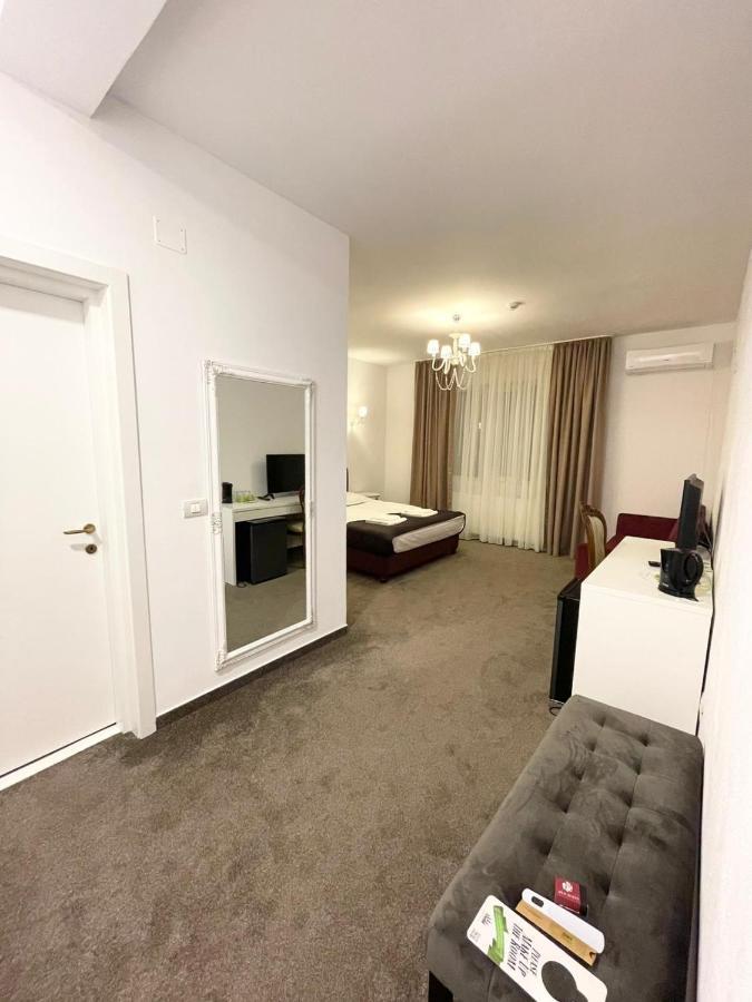 Cochet Boutique Hotel Targu Jiu Bagian luar foto