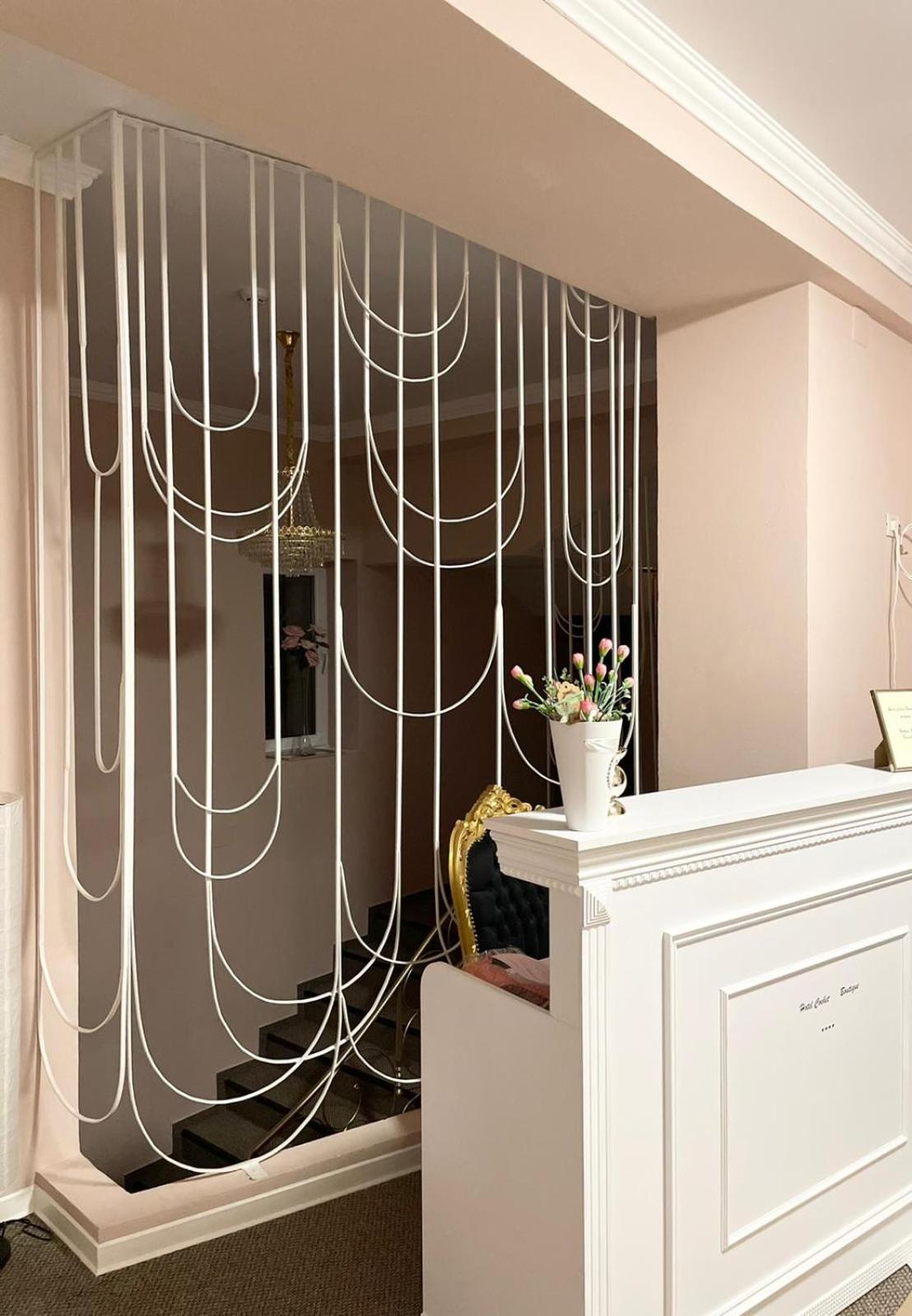 Cochet Boutique Hotel Targu Jiu Bagian luar foto