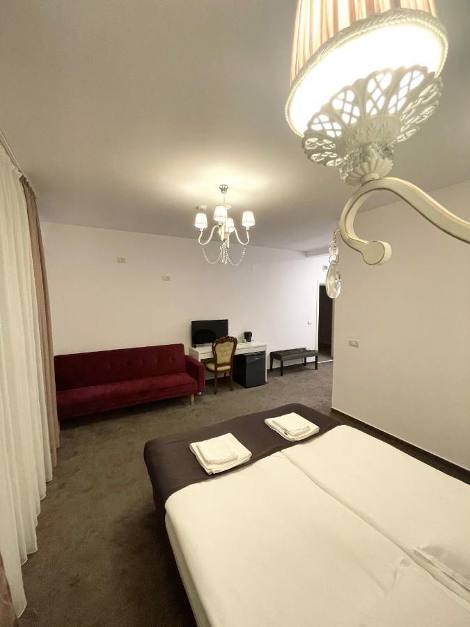 Cochet Boutique Hotel Targu Jiu Bagian luar foto