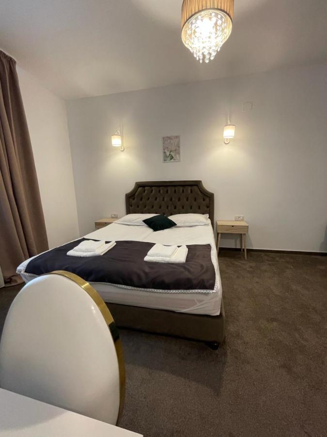 Cochet Boutique Hotel Targu Jiu Bagian luar foto