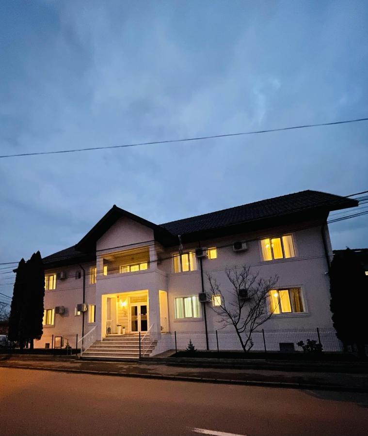 Cochet Boutique Hotel Targu Jiu Bagian luar foto