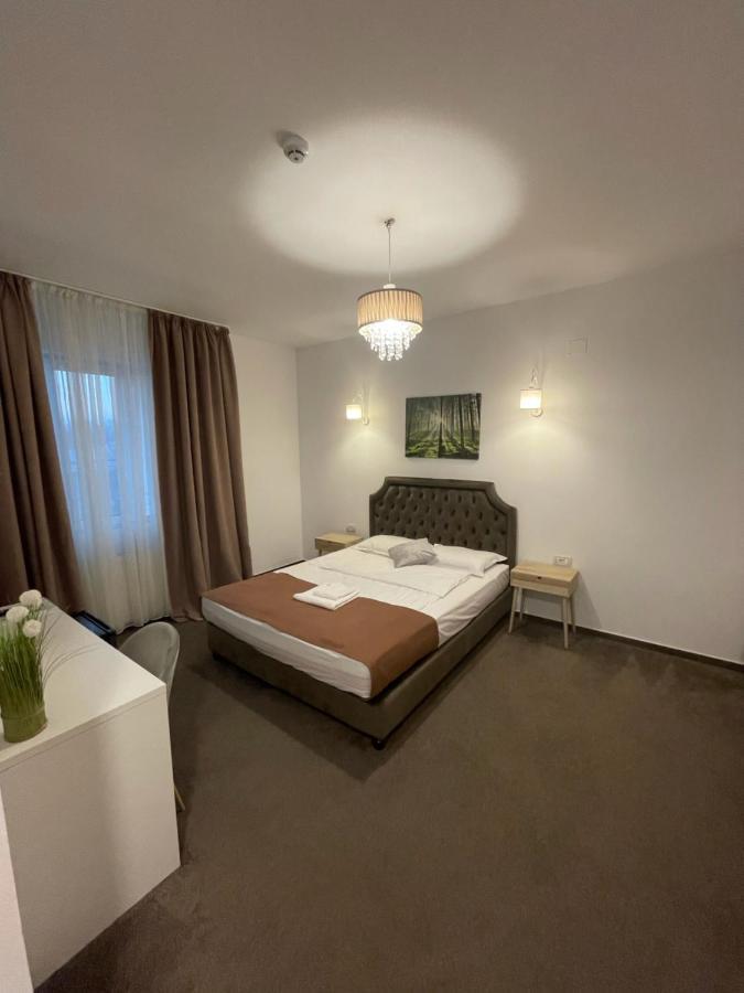 Cochet Boutique Hotel Targu Jiu Bagian luar foto