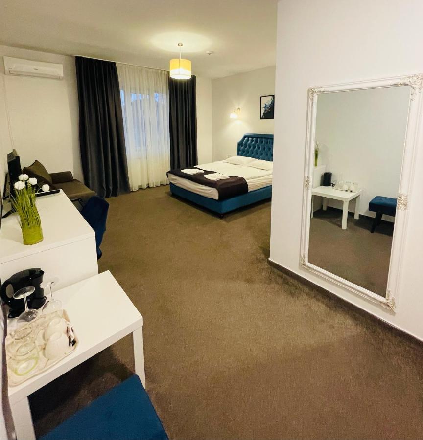 Cochet Boutique Hotel Targu Jiu Bagian luar foto