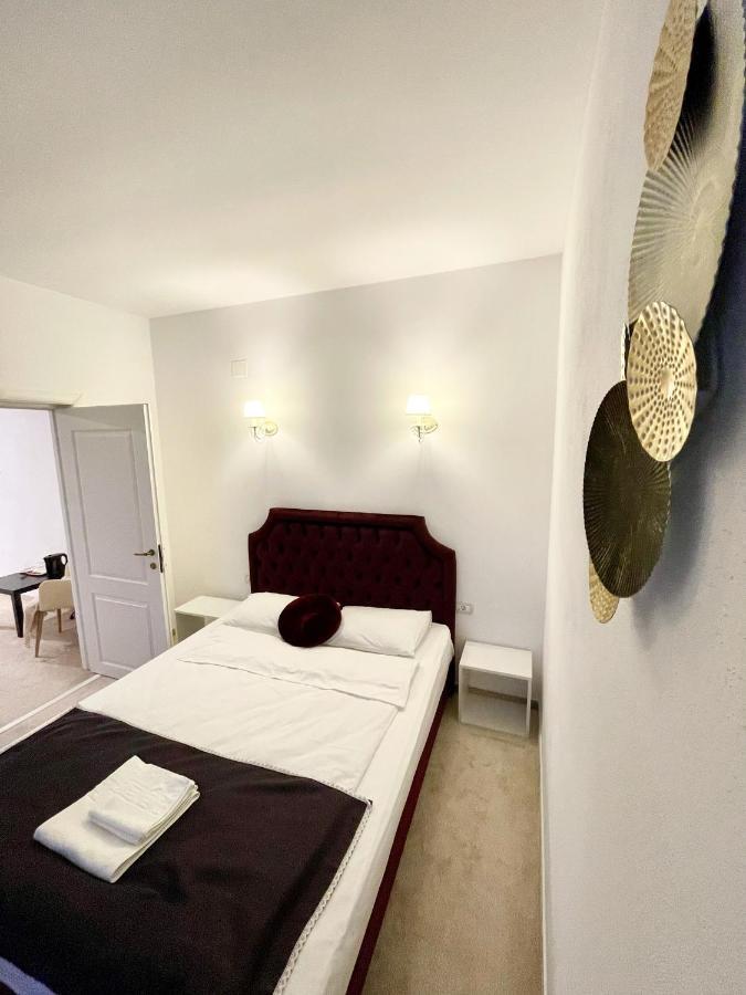 Cochet Boutique Hotel Targu Jiu Bagian luar foto
