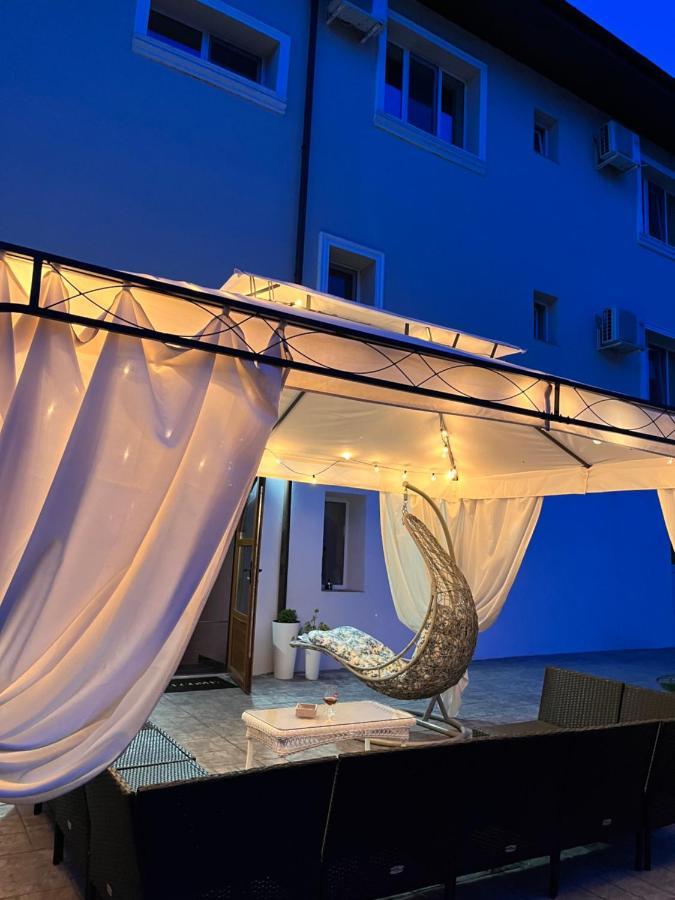 Cochet Boutique Hotel Targu Jiu Bagian luar foto