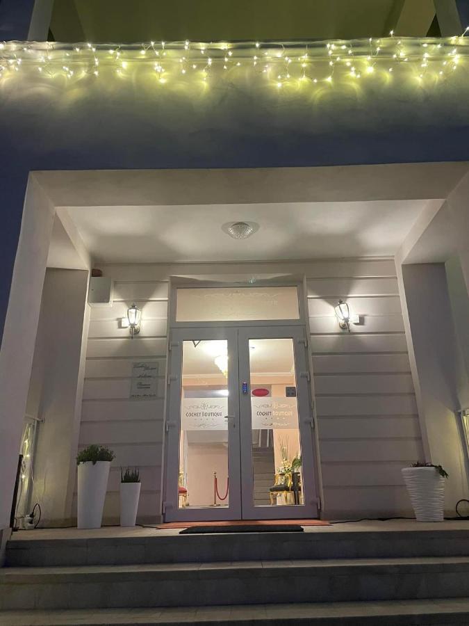 Cochet Boutique Hotel Targu Jiu Bagian luar foto