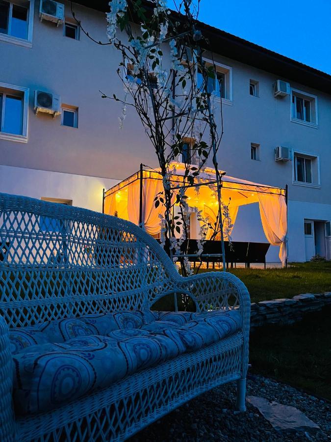 Cochet Boutique Hotel Targu Jiu Bagian luar foto