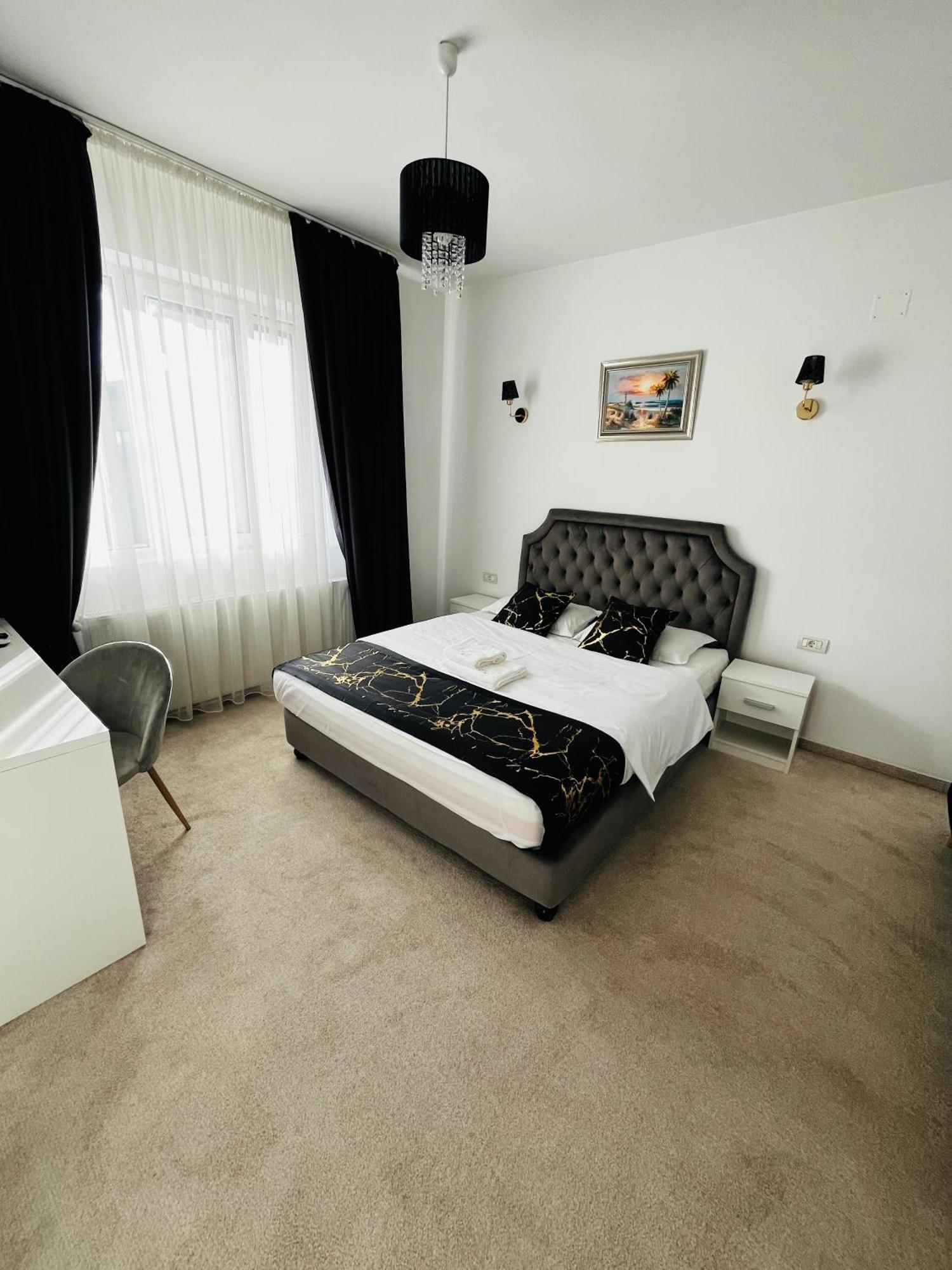 Cochet Boutique Hotel Targu Jiu Bagian luar foto