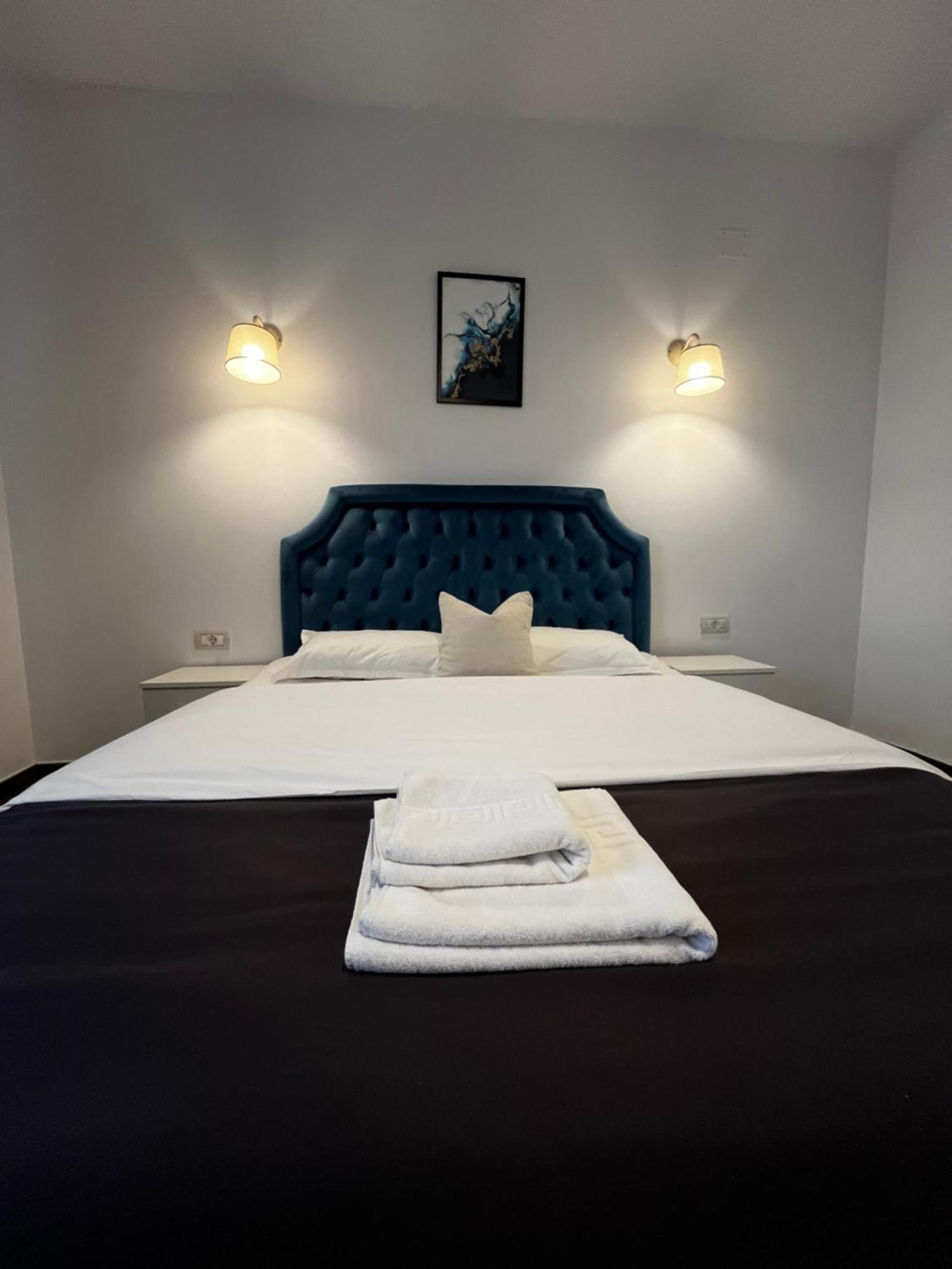 Cochet Boutique Hotel Targu Jiu Bagian luar foto