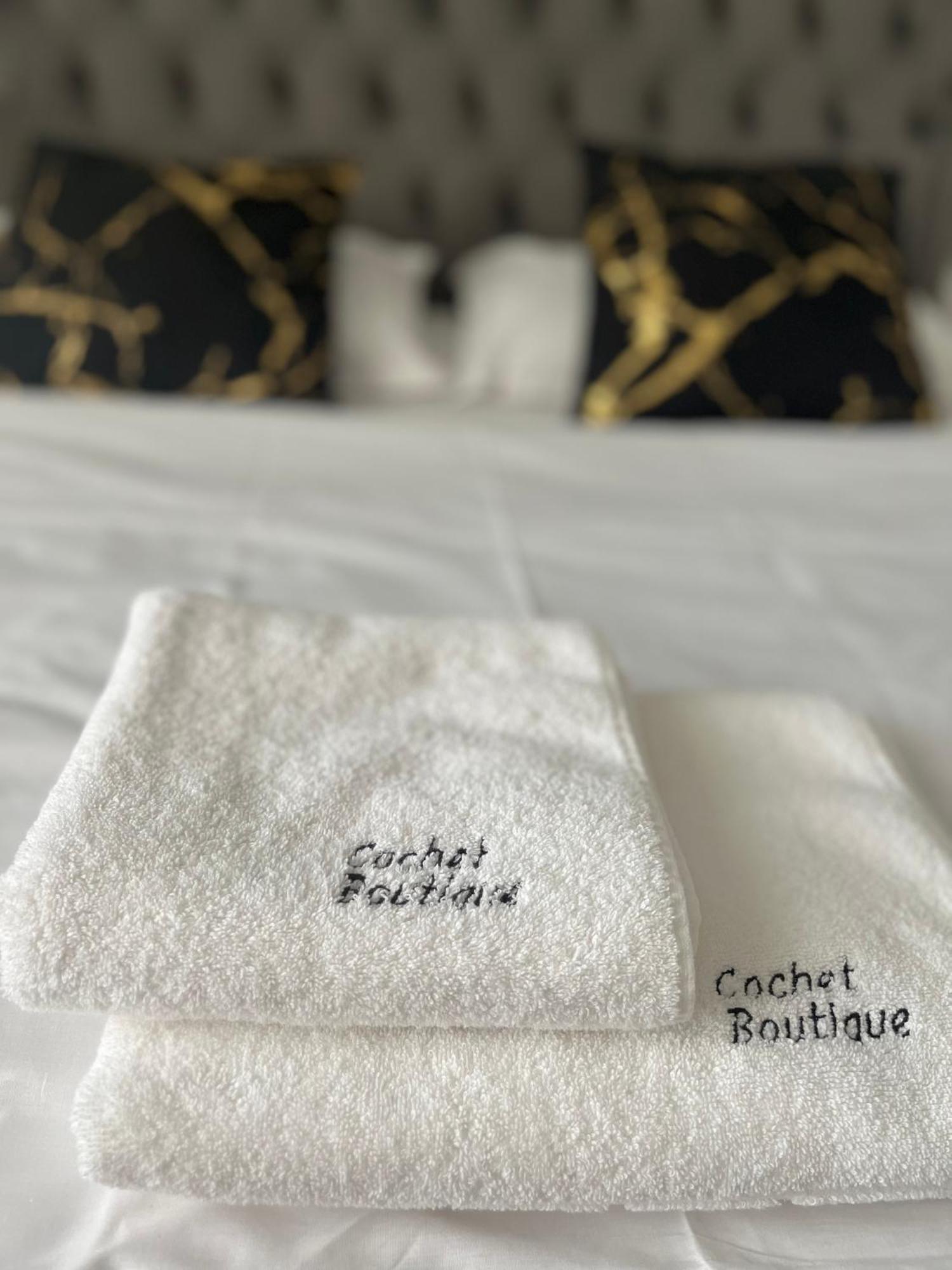 Cochet Boutique Hotel Targu Jiu Bagian luar foto