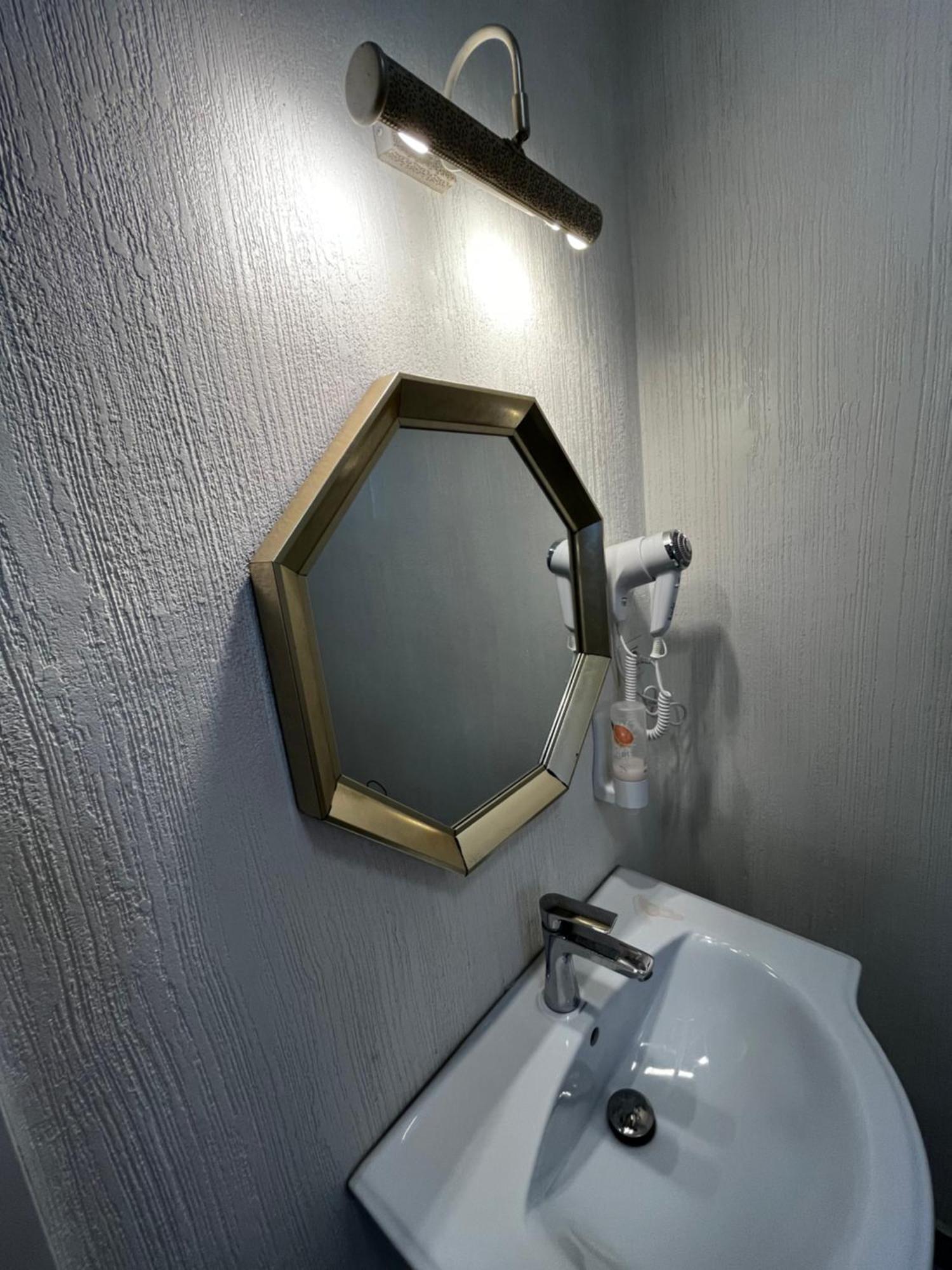 Cochet Boutique Hotel Targu Jiu Bagian luar foto