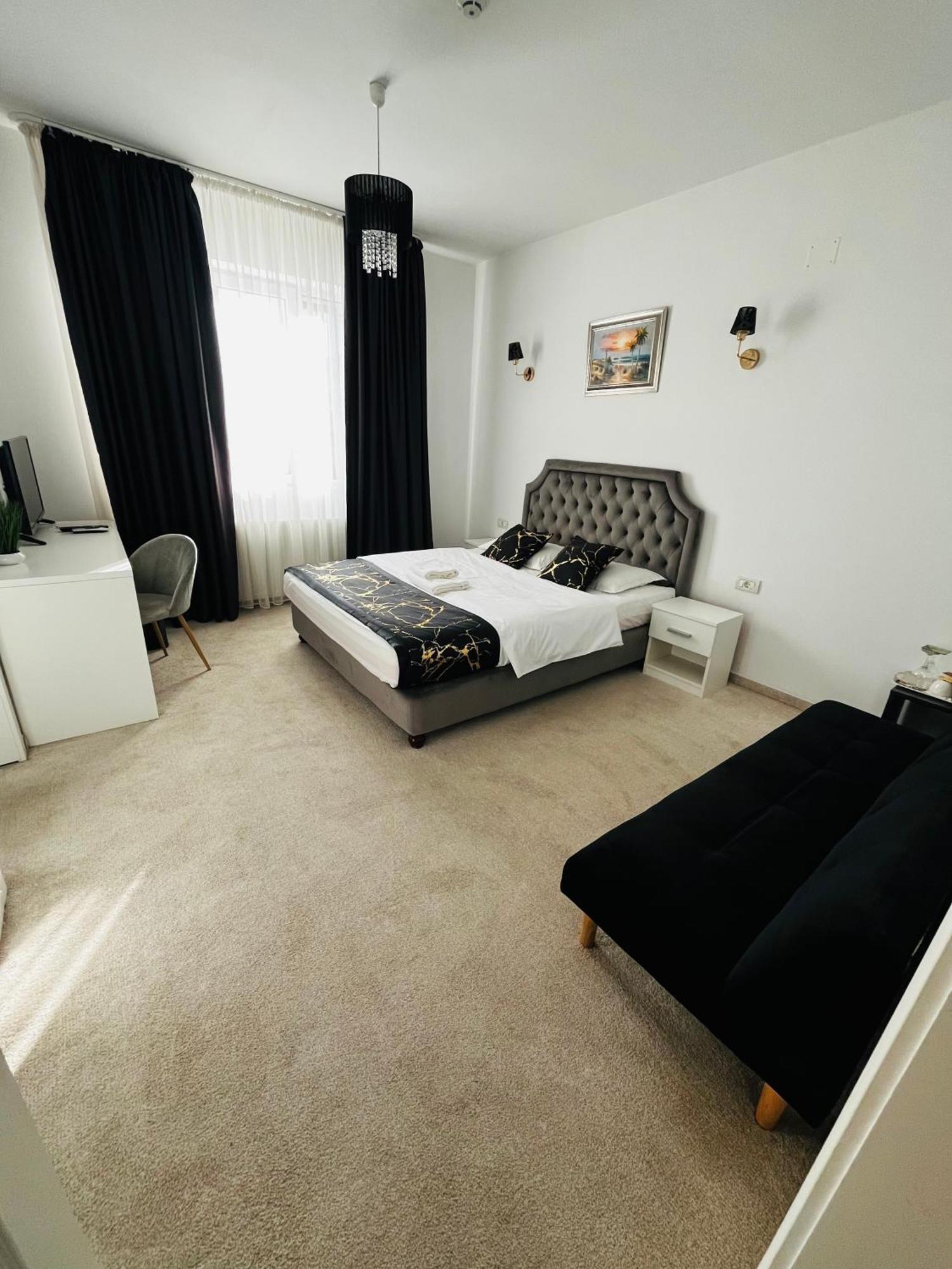 Cochet Boutique Hotel Targu Jiu Bagian luar foto