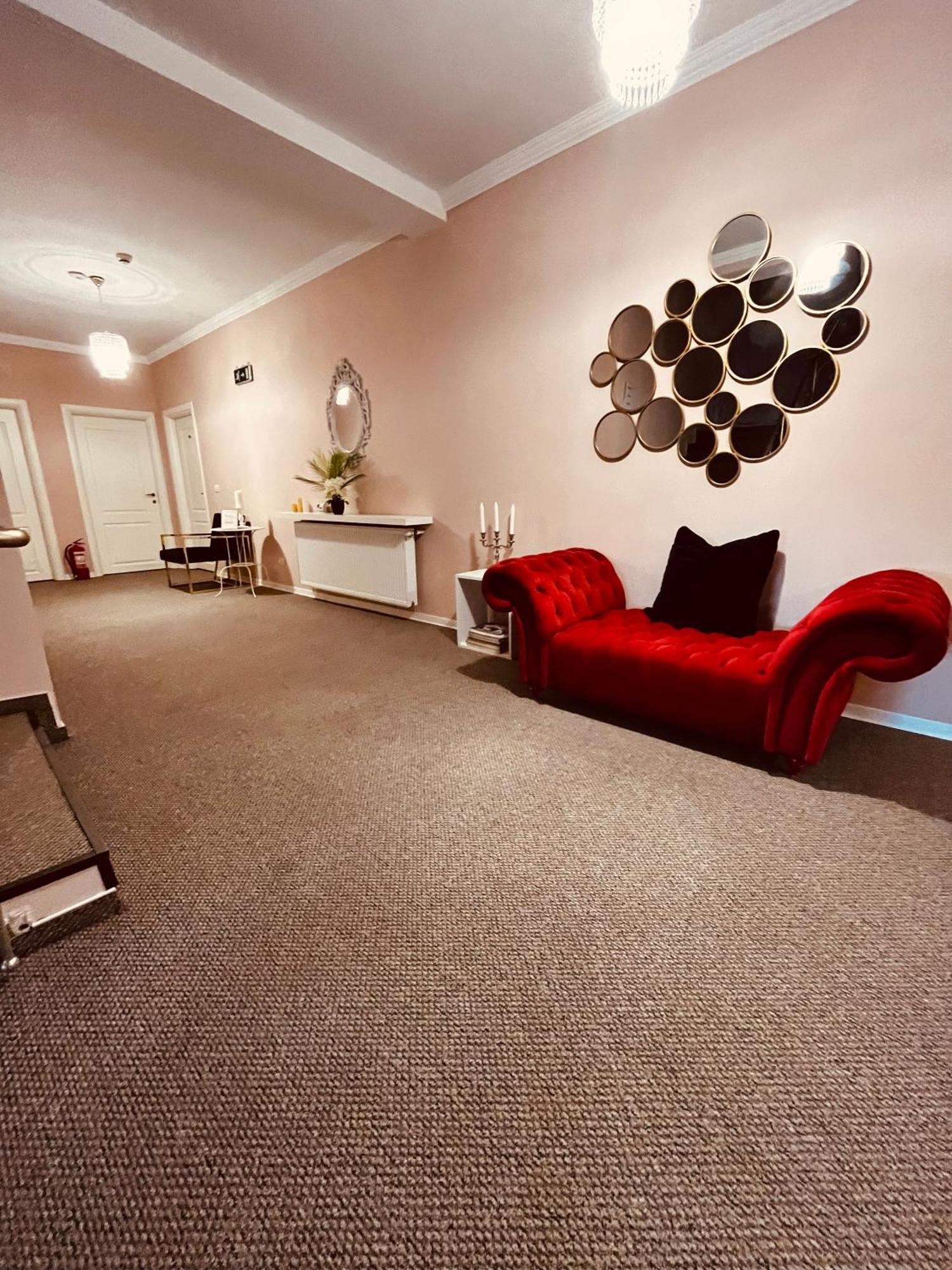 Cochet Boutique Hotel Targu Jiu Bagian luar foto